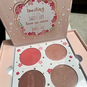 Cotton Candy Champagne blushlighter palette